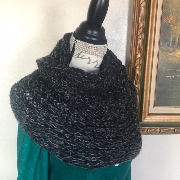 Chunky Knit Infinity Neck Scarf Black Gray Funnel - Picture 3 of 6
